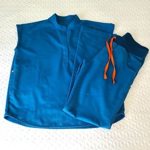 ⛔️SOLD Elsewhere⛔️ FIGS Alps blue scrub set - size S